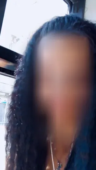 Amira, 30