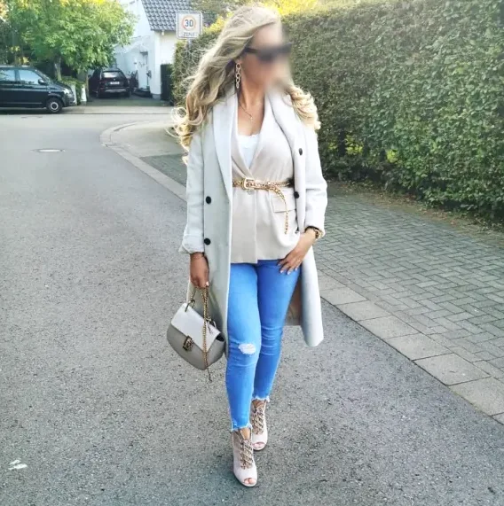 Amira, 34