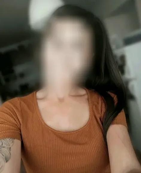 Chiara, 32