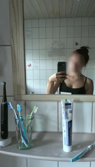 Chiara, 18