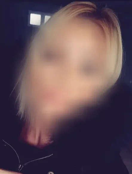 Ela, 25