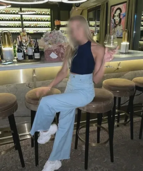 Emilia, 34