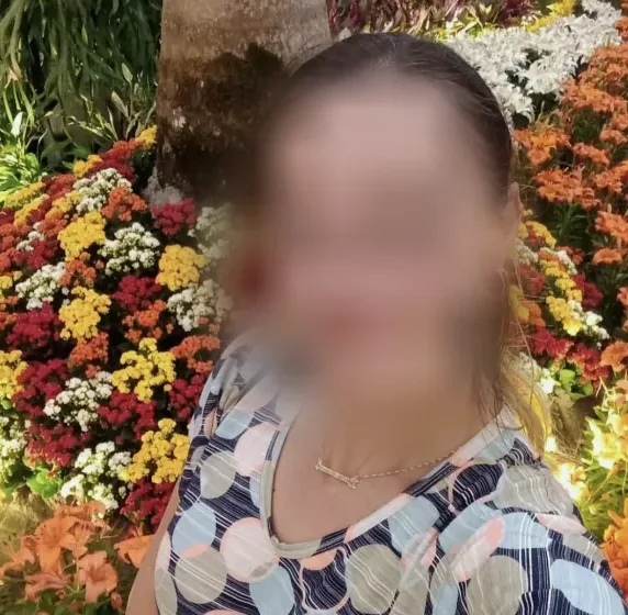 Julia, 33