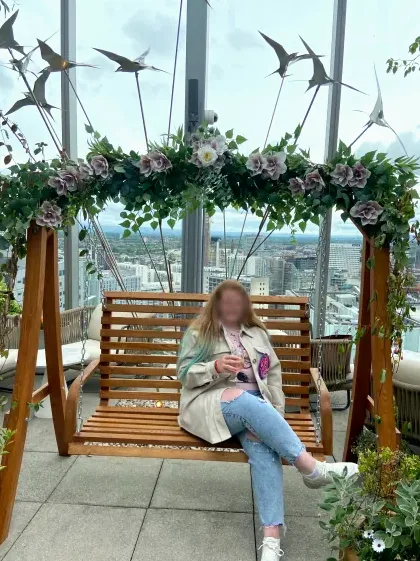 Leonie, 25