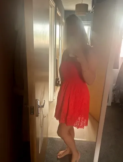 Mia, 34