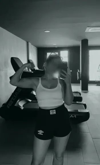 Pia, 25