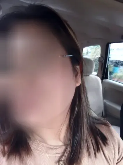 Vivien, 33